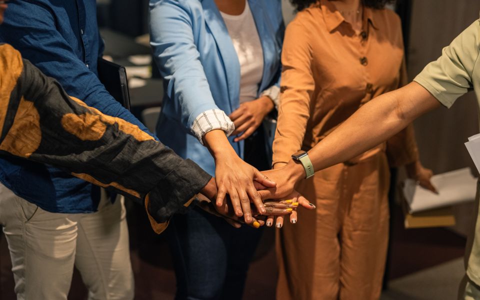 Boules de bowling dans leur rack