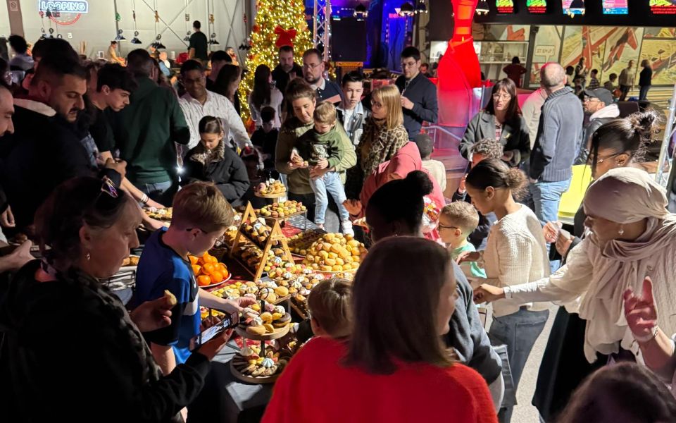 Boules de bowling dans leur rack