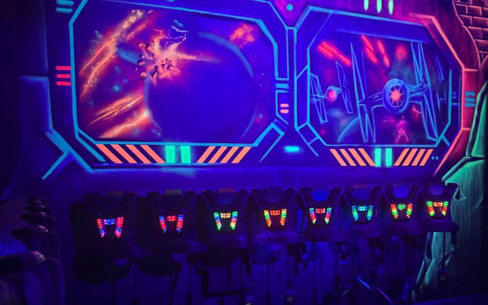 Boules de bowling dans leur rack